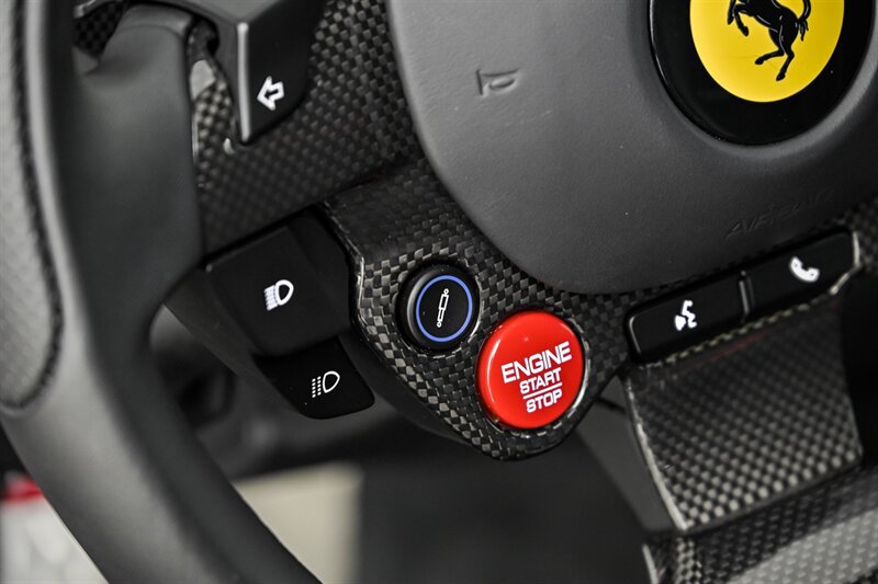 Used 2020 Ferrari 812 Superfast RWD image 33
