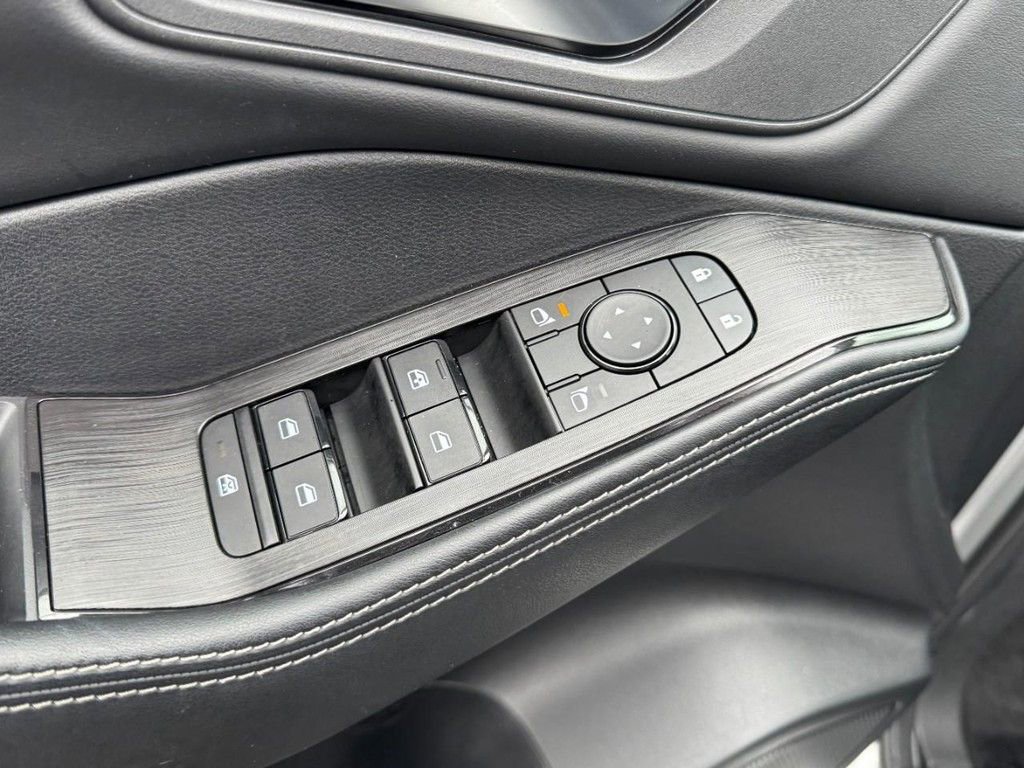 Used 2025 Nissan Rogue SV image 15