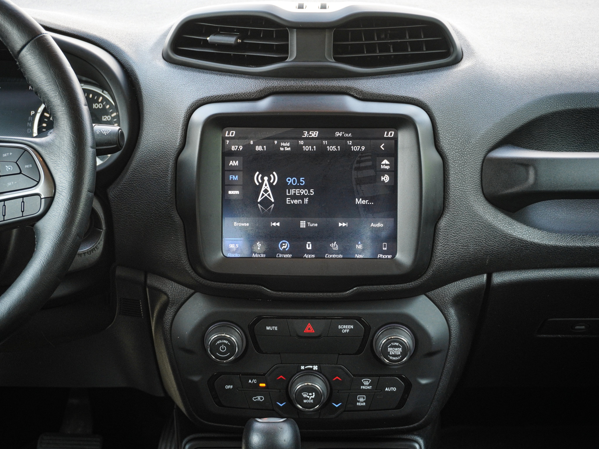Used 2018 Jeep Renegade Limited w/ UConnect 8.4 Nav Group AWD/4WD image 29