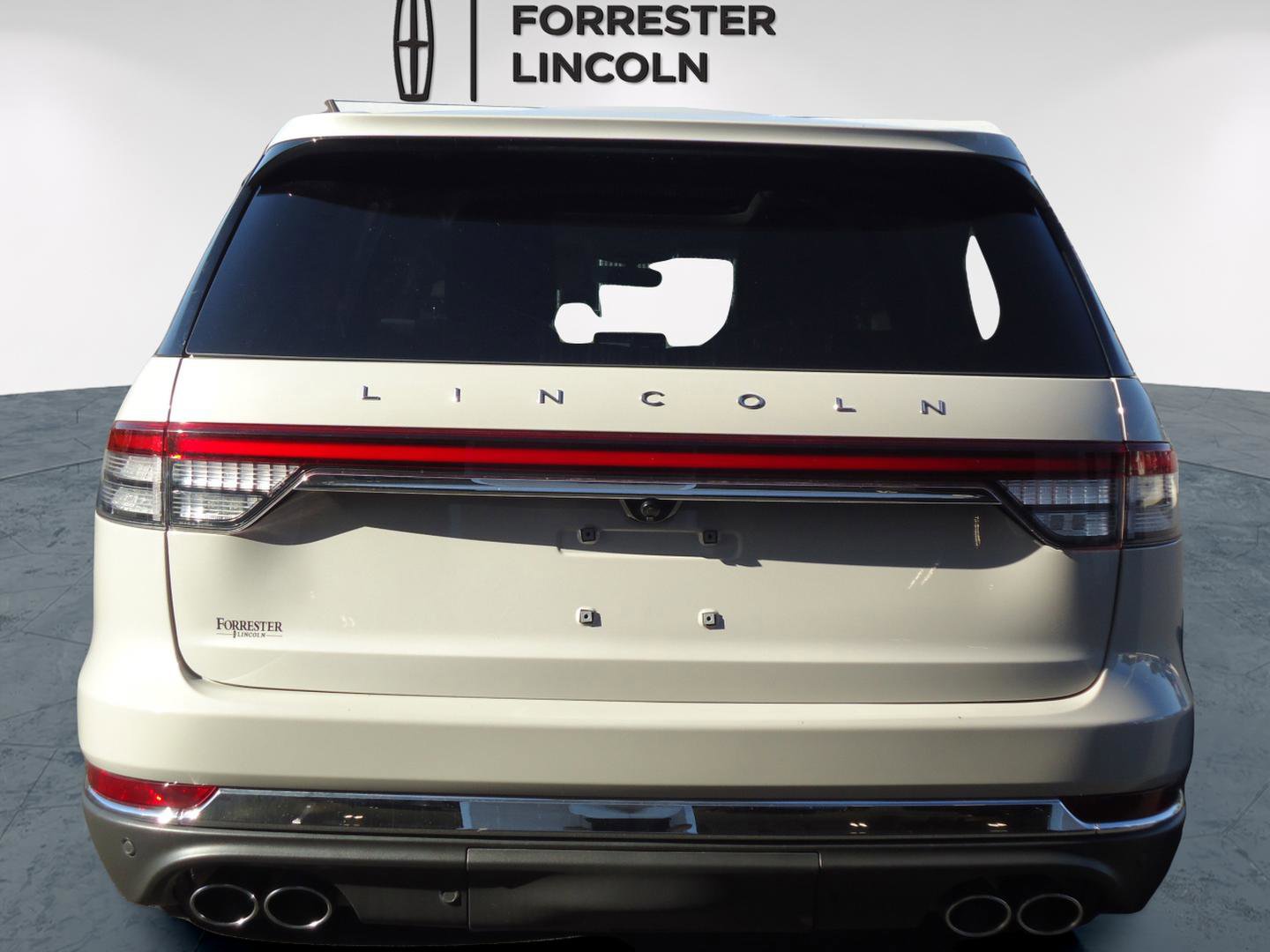 Used 2023 Lincoln Aviator Reserve w/ Class IV Trailer Tow Package image 4