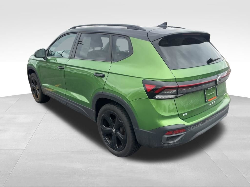 Used 2025 Volkswagen Taos SE image 3