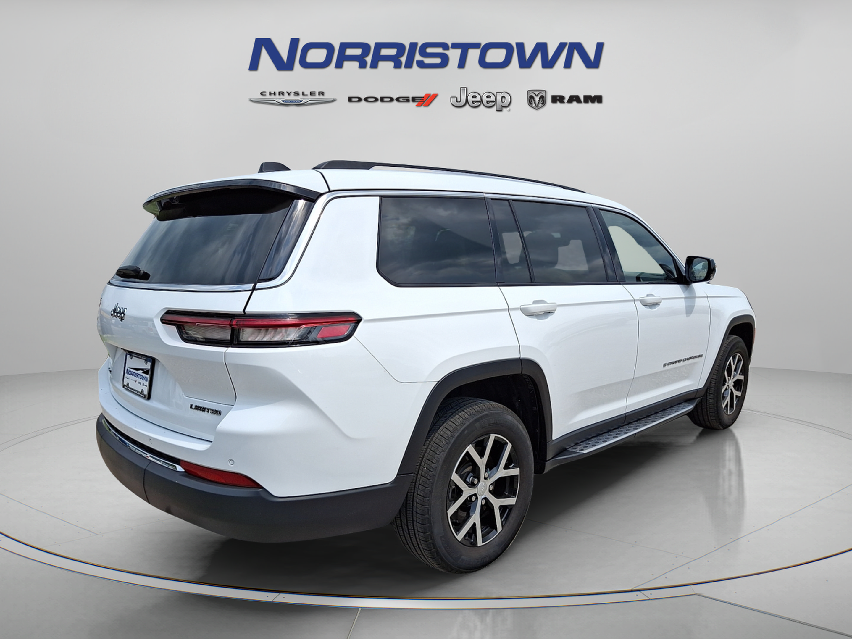 Used 2023 Jeep Grand Cherokee L Limited w/ Luxury Tech Group II AWD/4WD image 6