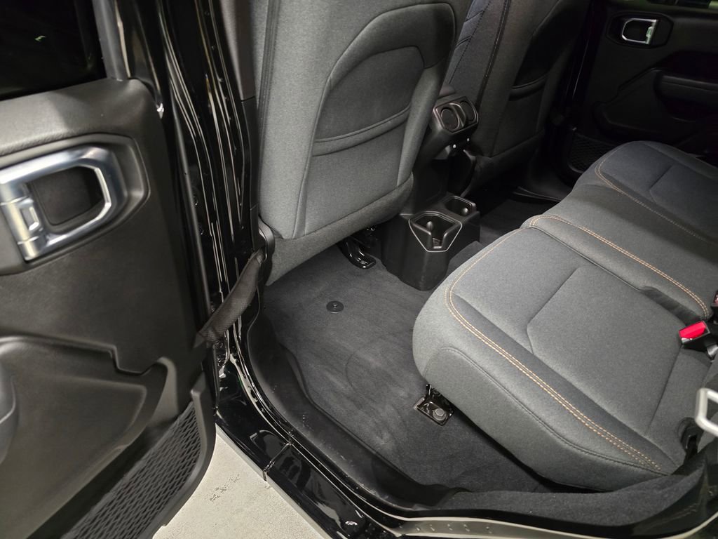 Used 2025 Jeep Wrangler Sport S image 26