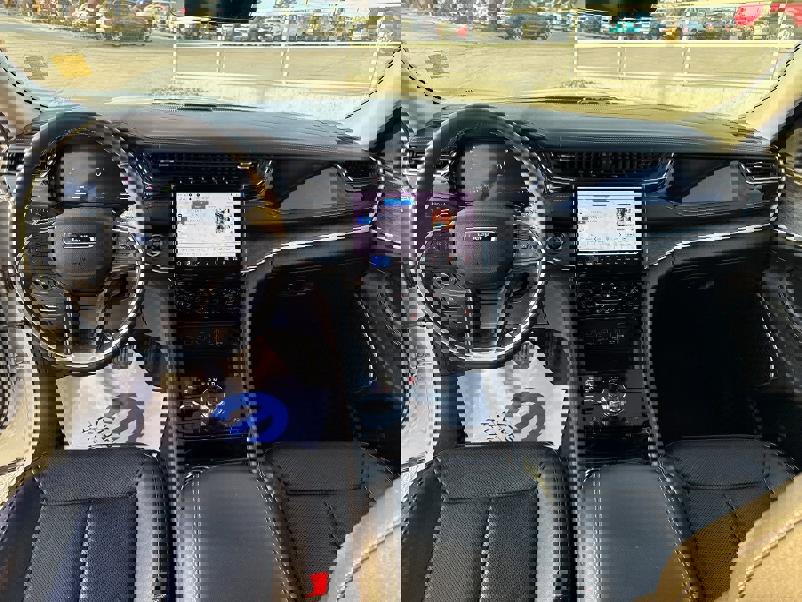 Used 2022 Jeep Grand Cherokee Limited w/ Luxury Tech Group II image 27