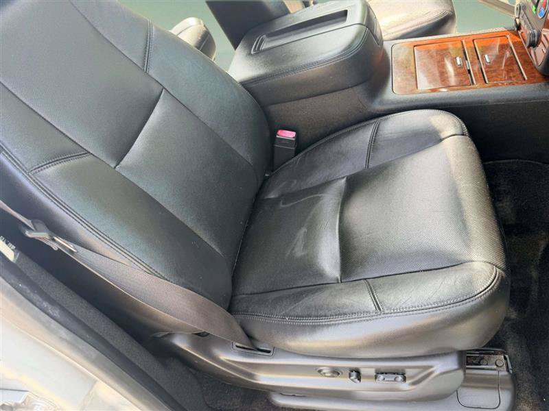 Used 2014 Chevrolet Suburban LTZ RWD image 34