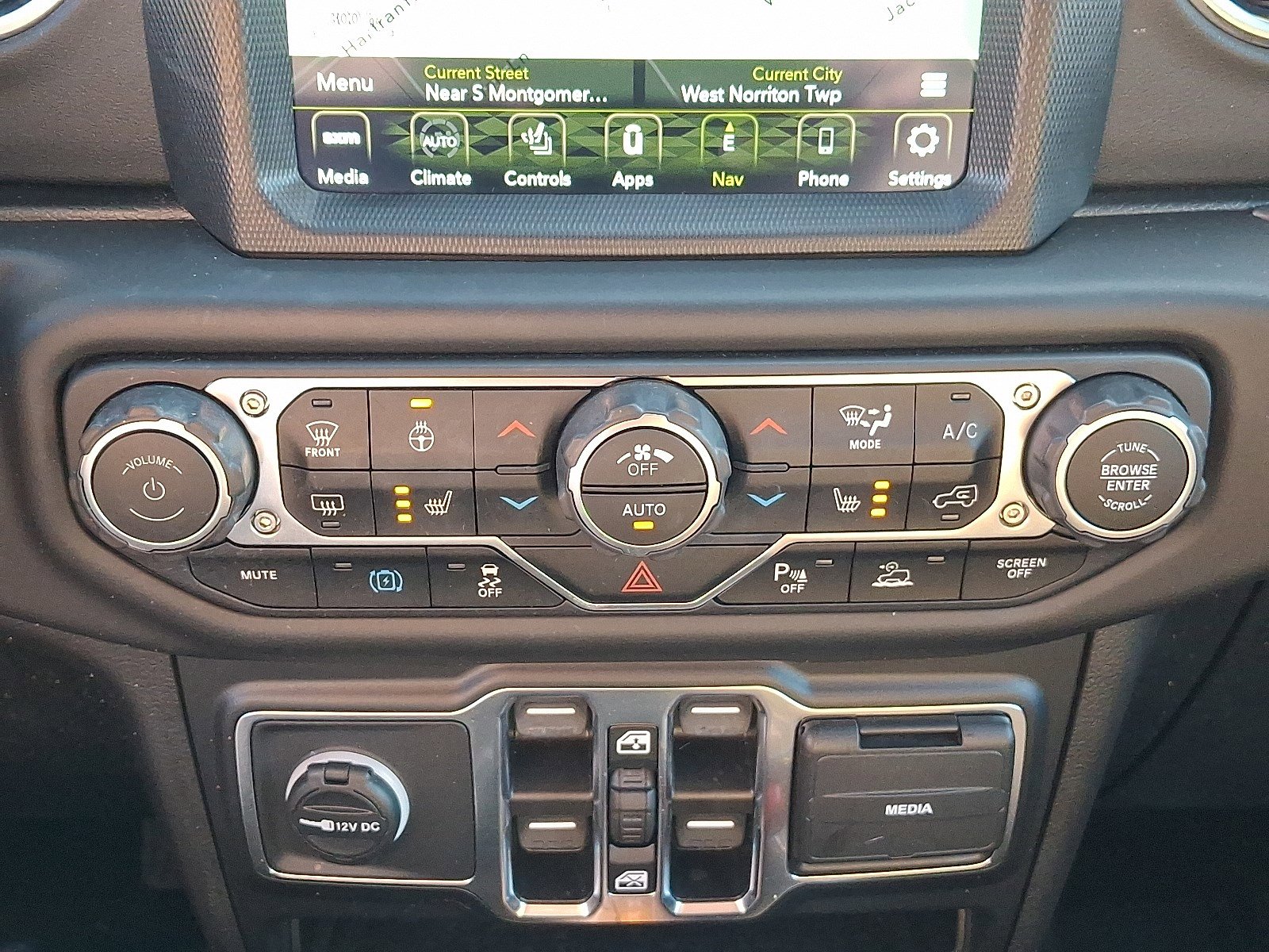 Certified 2021 Jeep Wrangler Unlimited Sahara w/ Cold Weather Group image 16
