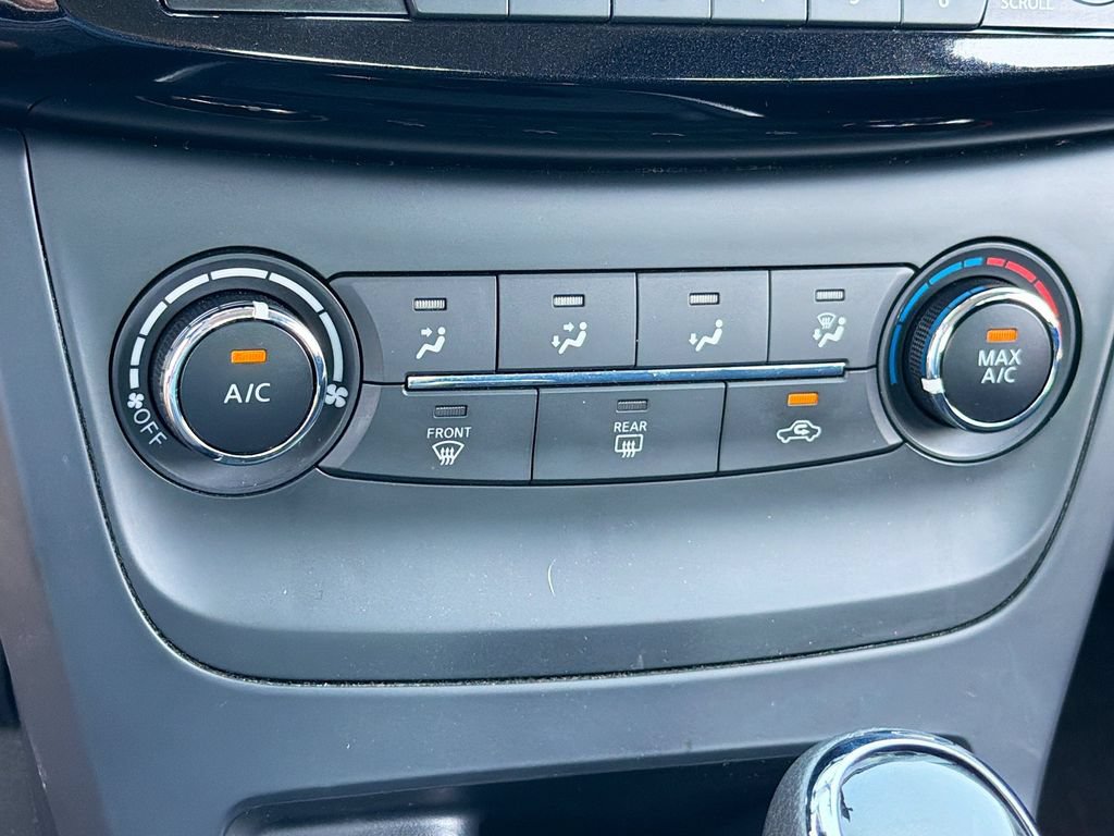 Used 2016 Nissan Sentra SV FWD image 12