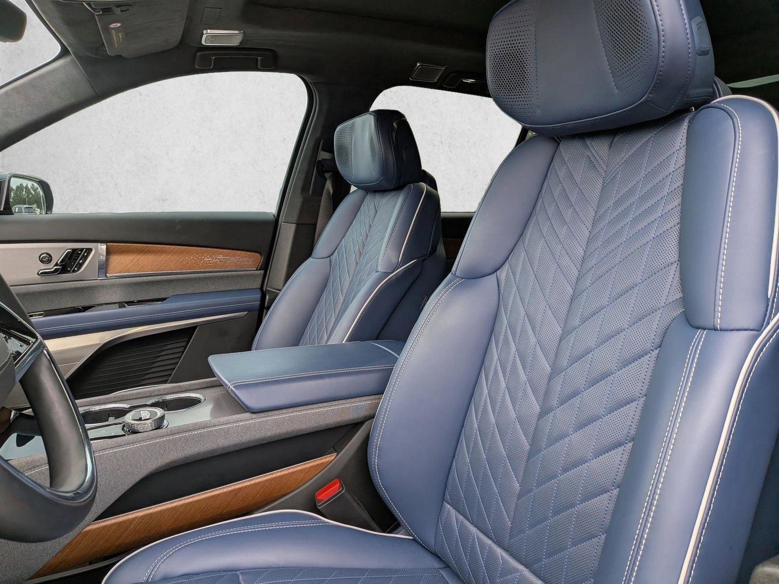Used 2026 Cadillac Vistiq Premium Luxury AWD/4WD image 7