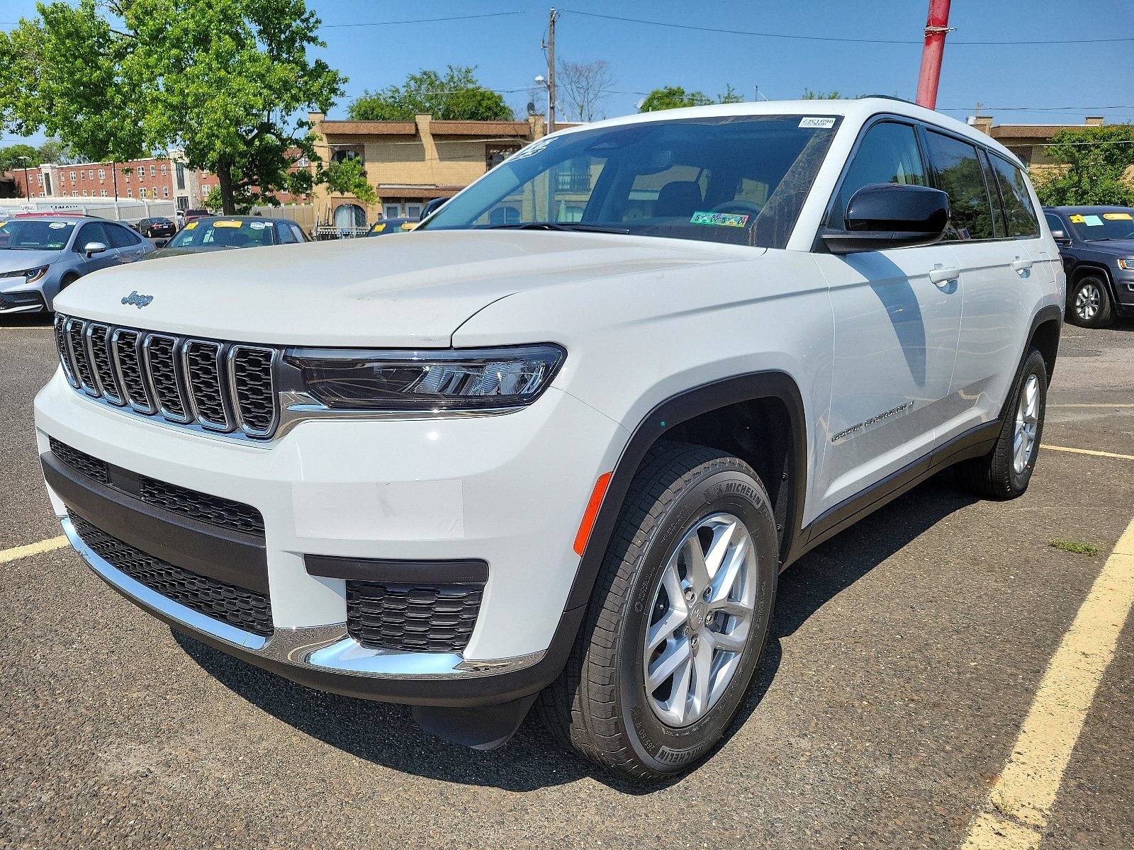 New 2023 Jeep Grand Cherokee L Laredo AWD/4WD image 3