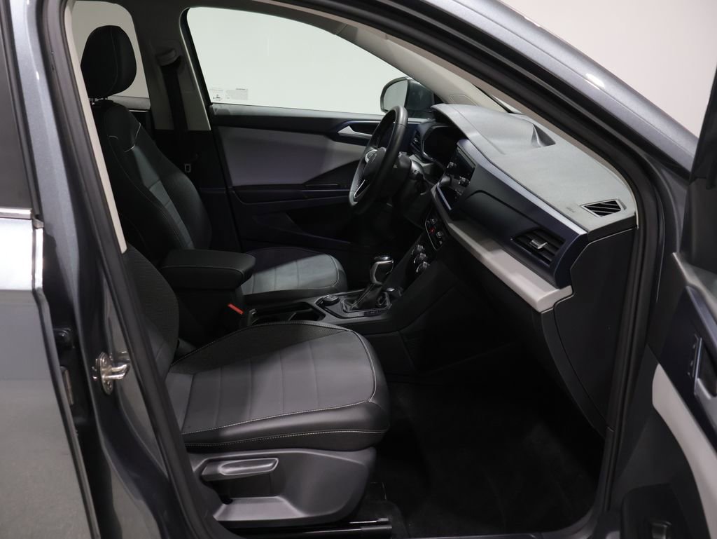 Used 2023 Volkswagen Taos SE w/ Panoramic Sunroof Package image 24