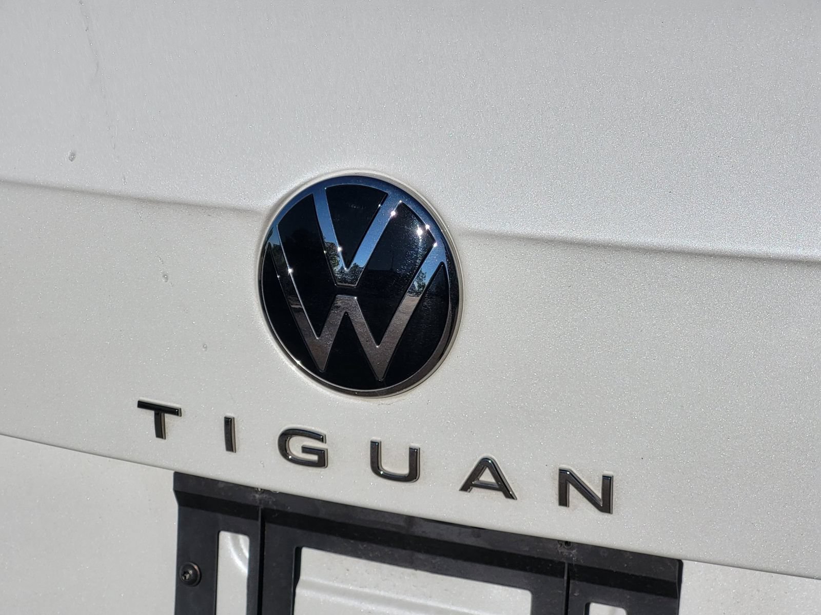 Used 2024 Volkswagen Tiguan SE R-Line w/ MDO Package, Two-Row AWD/4WD image 11