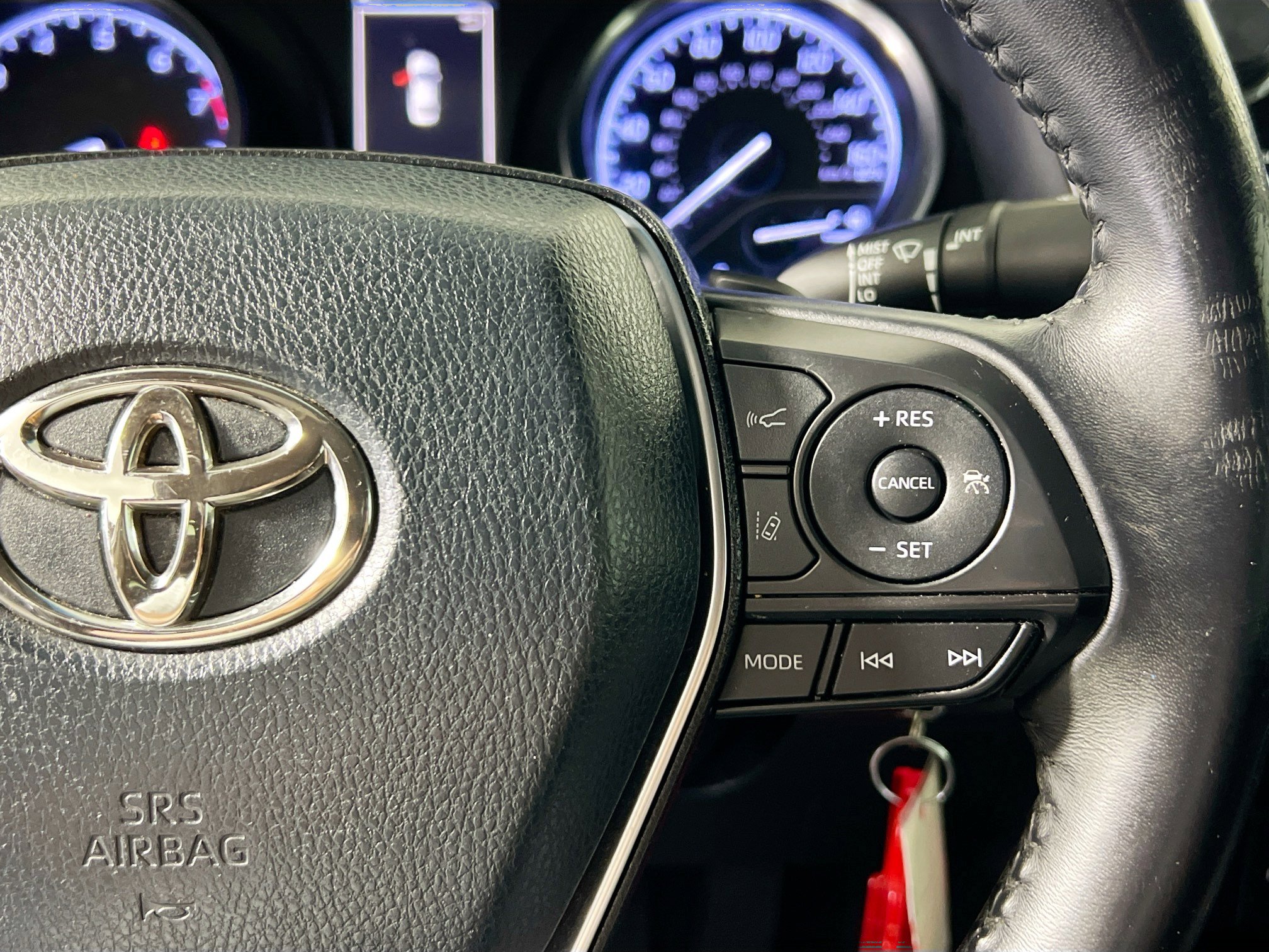 Used 2018 Toyota Camry SE FWD image 19