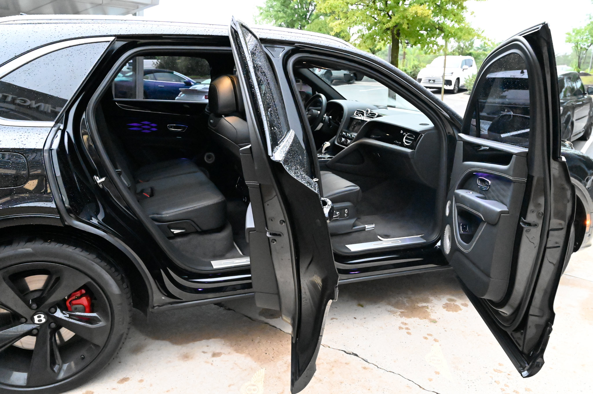 Used 2025 Bentley Bentayga AWD/4WD image 53