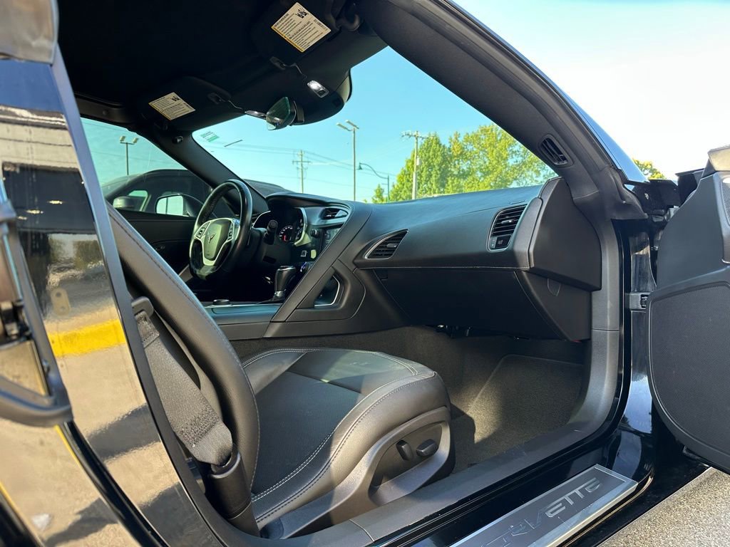 Used 2019 Chevrolet Corvette Stingray Coupe w/ 1LT image 23