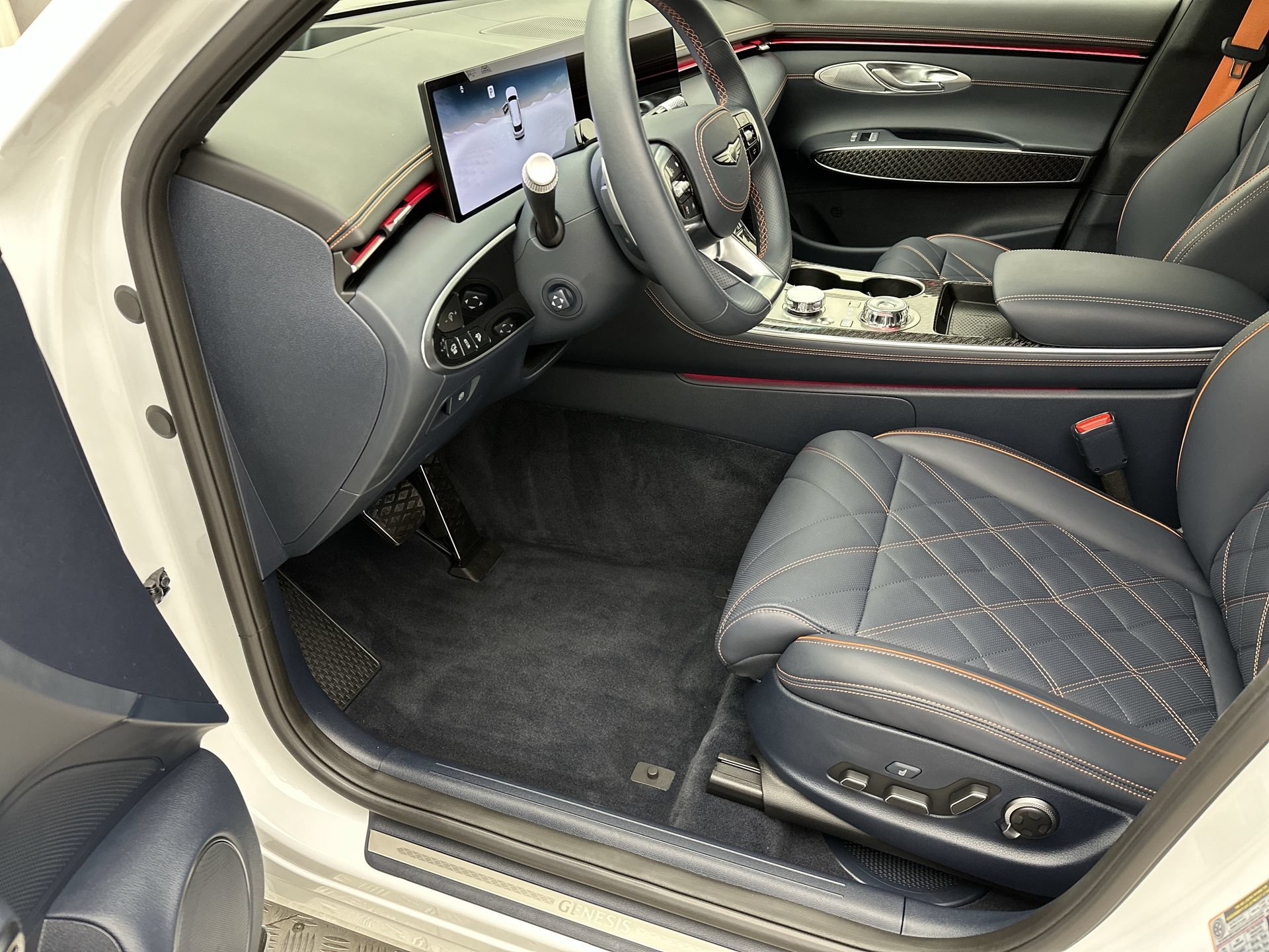 Certified 2026 Genesis GV70 3.5T Sport Prestige AWD/4WD image 11