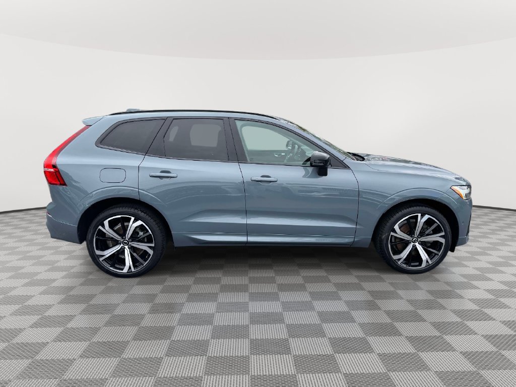 Used 2023 Volvo XC60 B6 Ultimate w/ Climate Package AWD/4WD image 3