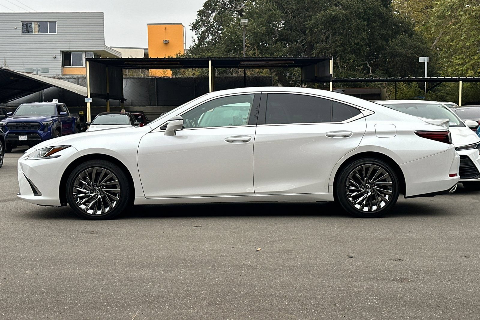 Used 2024 Lexus ES 350 w/ Accessory Package (Z1) FWD image 7
