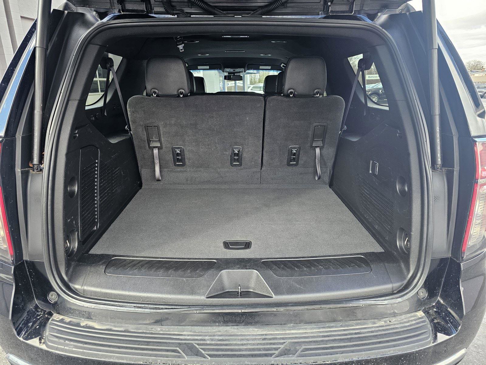 Used 2023 Chevrolet Suburban LT image 5