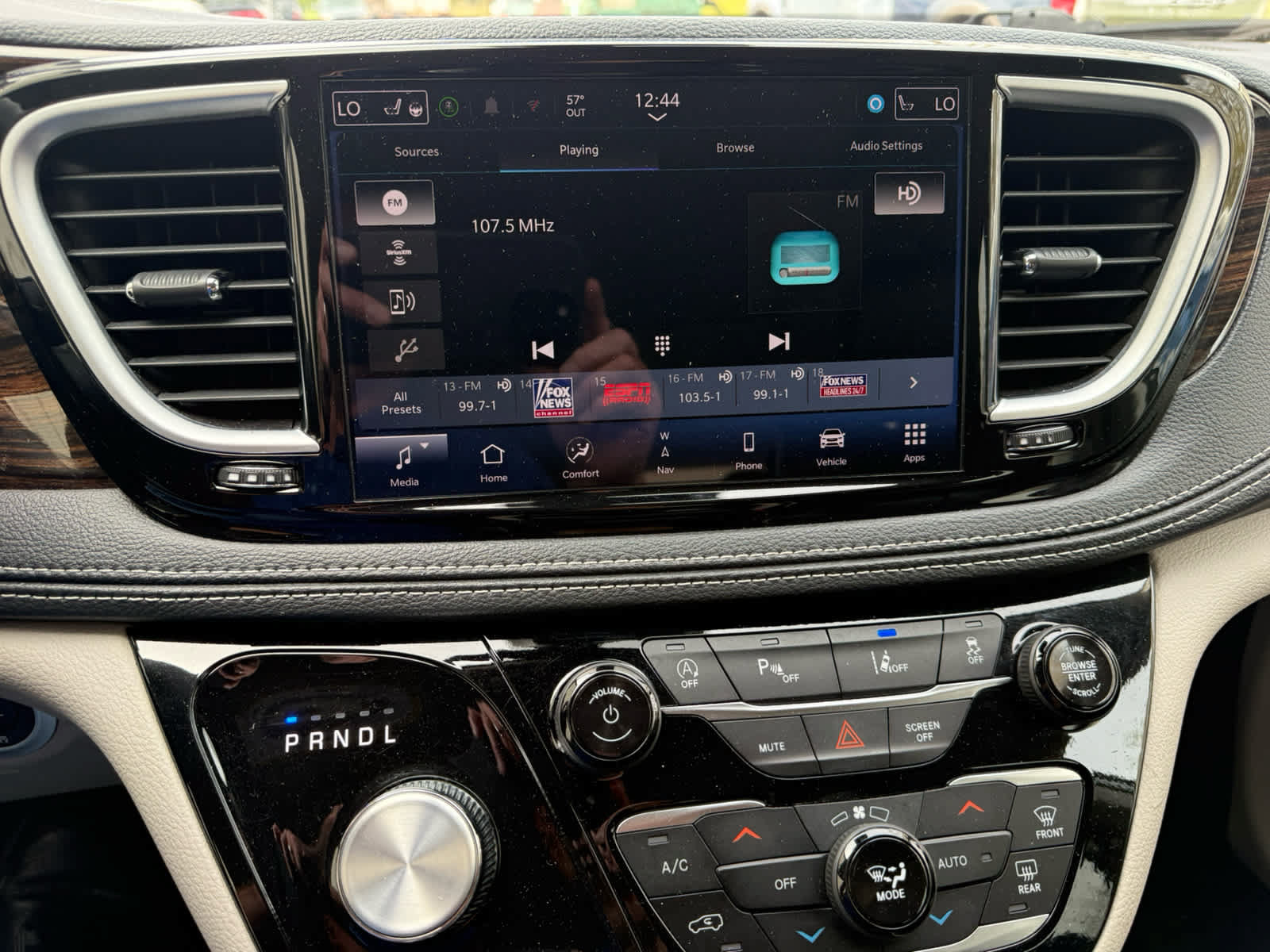 Used 2024 Chrysler Pacifica Limited FWD image 18