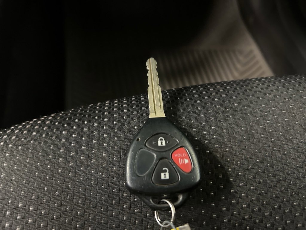 Used 2009 Pontiac Vibe w/ Preferred Package image 27