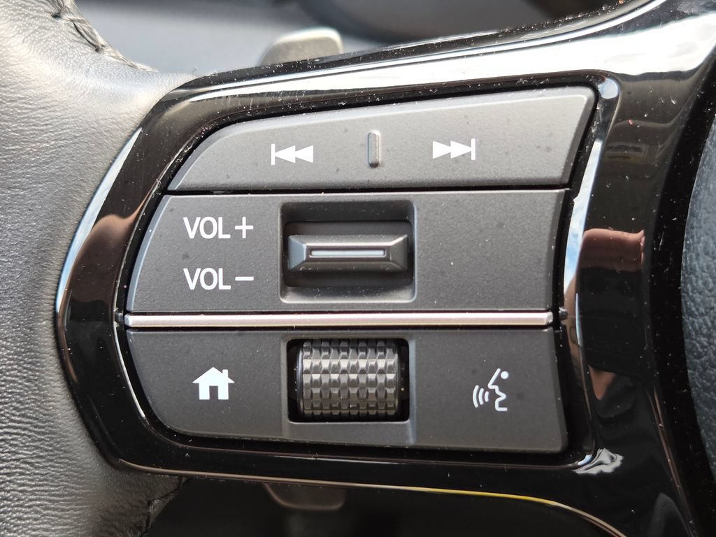 Certified 2025 Honda Pilot Touring image 15