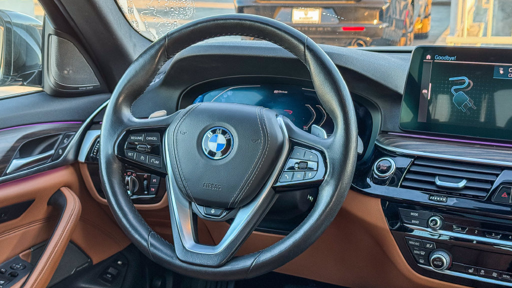 Used 2022 BMW 530e w/ Premium Package RWD image 17