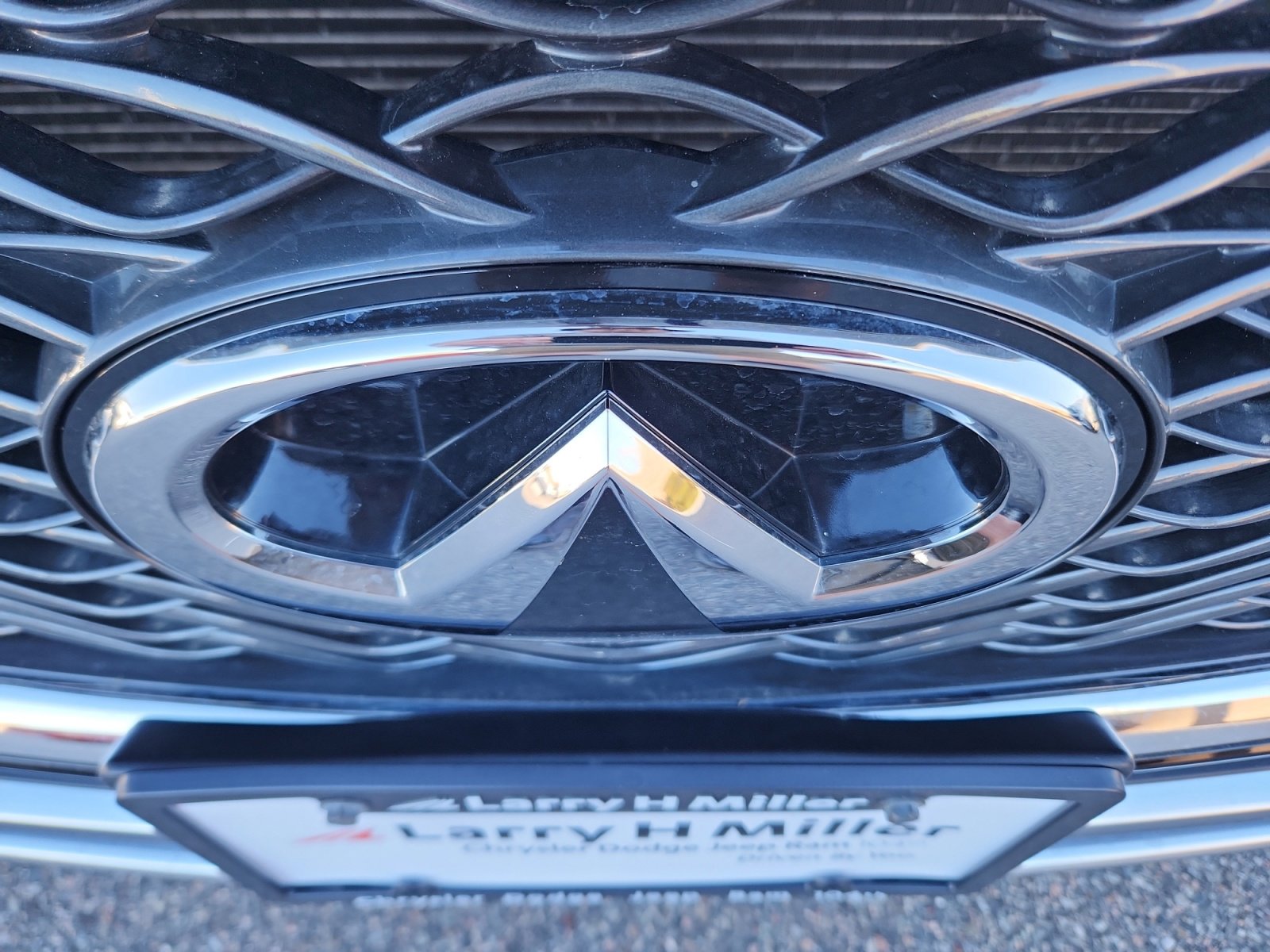 Used 2017 INFINITI QX30 Premium w/ Navigation Package image 24