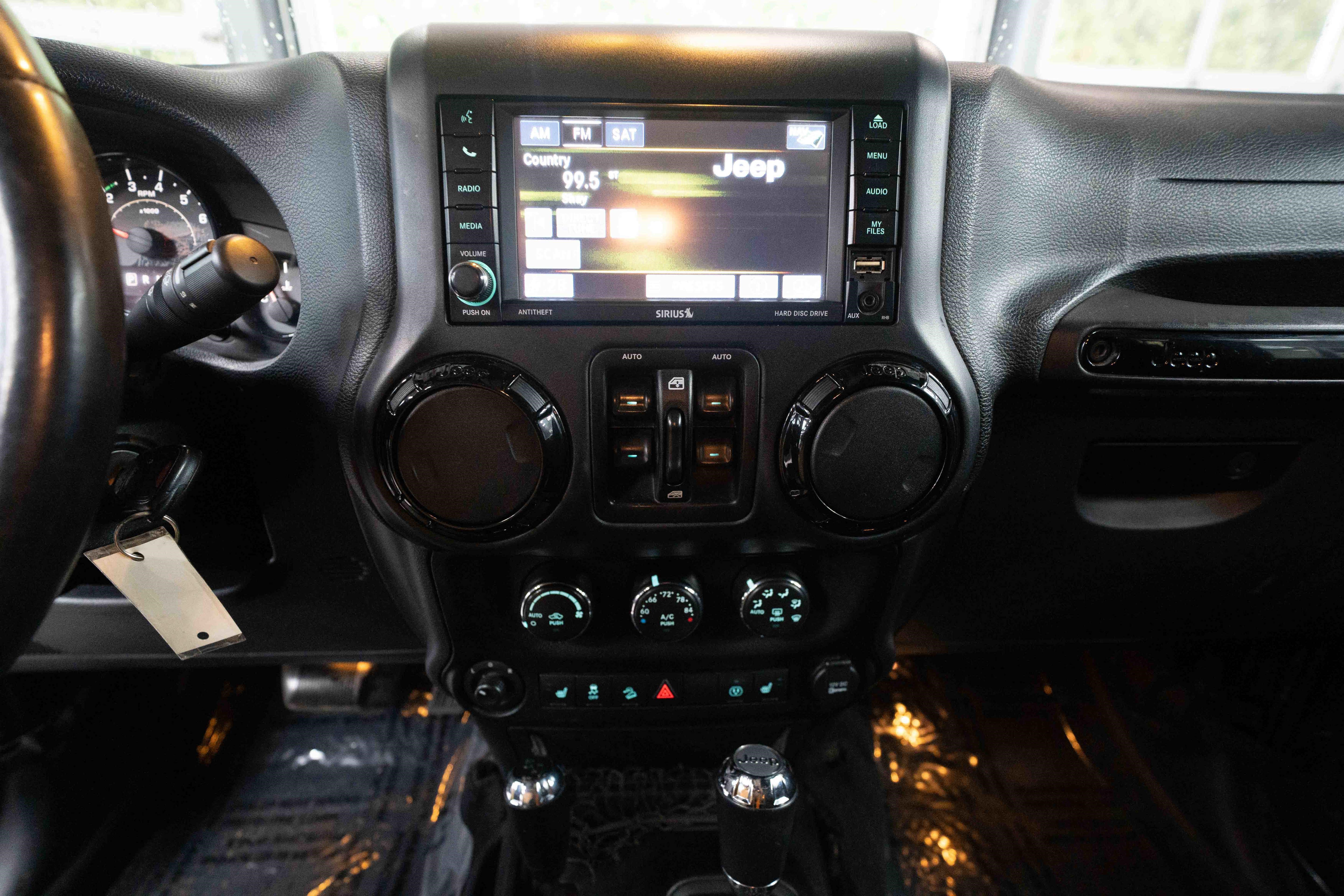 Used 2016 Jeep Wrangler Unlimited Sahara AWD/4WD image 17