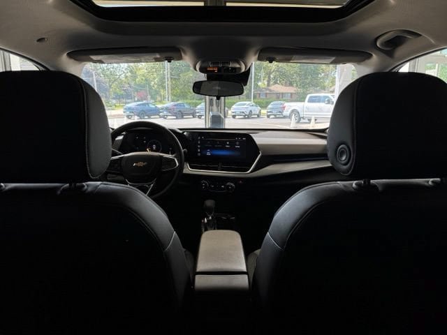 New 2026 Chevrolet Trax LT w/ Sunroof Package FWD image 17