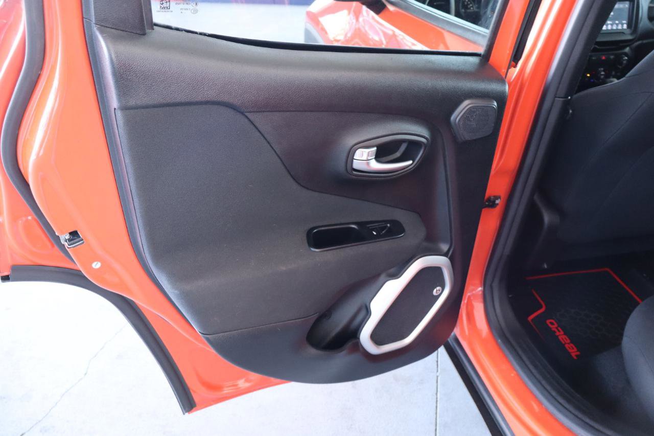 Used 2018 Jeep Renegade Latitude w/ Popular Equipment Group FWD image 28