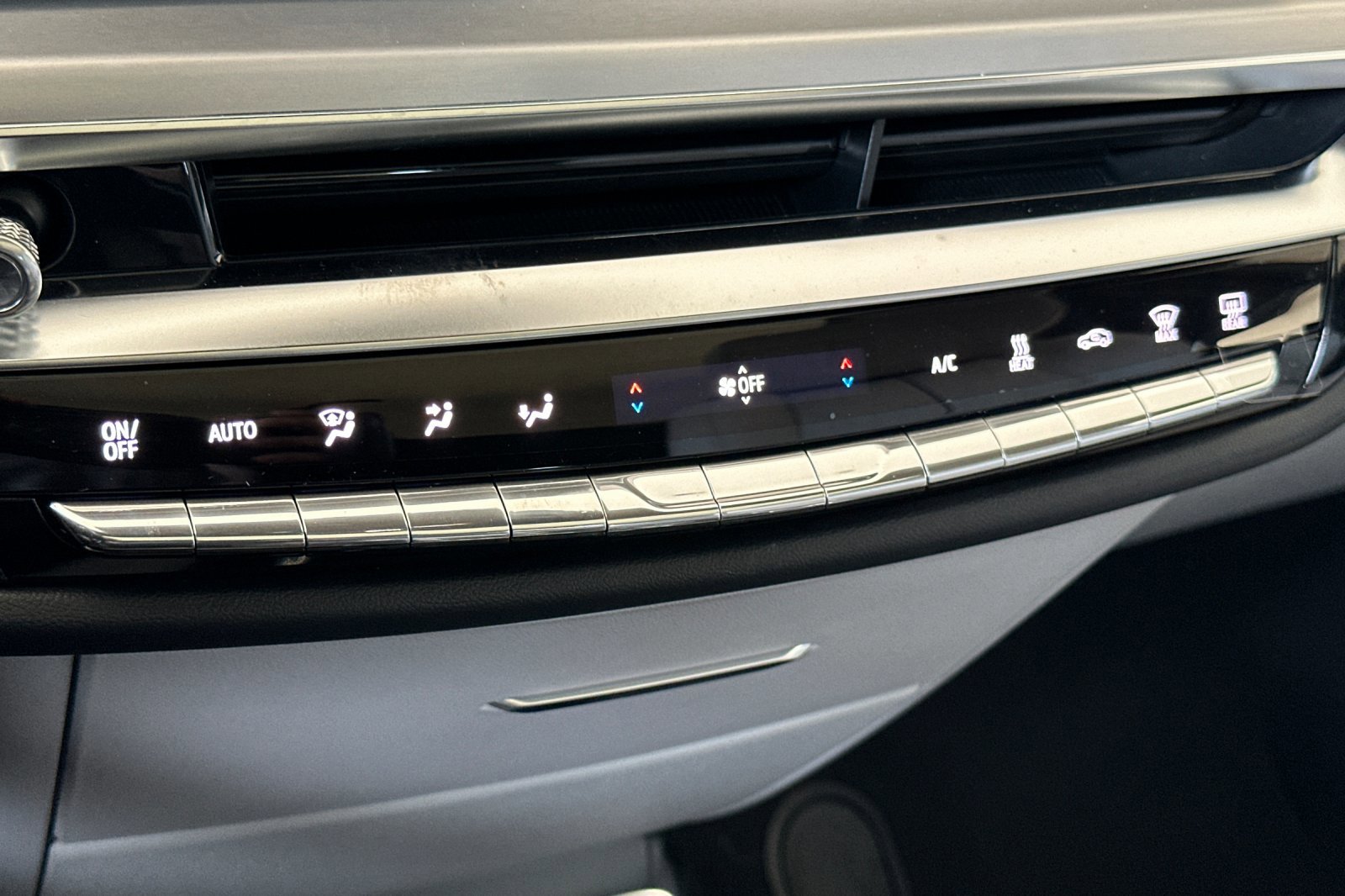 New 2026 Cadillac Lyriq Sport w/ LPO, Floor Liner Package image 20