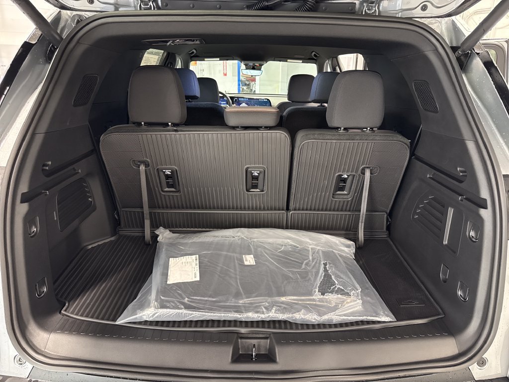 New 2027 Chevrolet Traverse LT w/ Driver Confidence Package AWD/4WD image 44