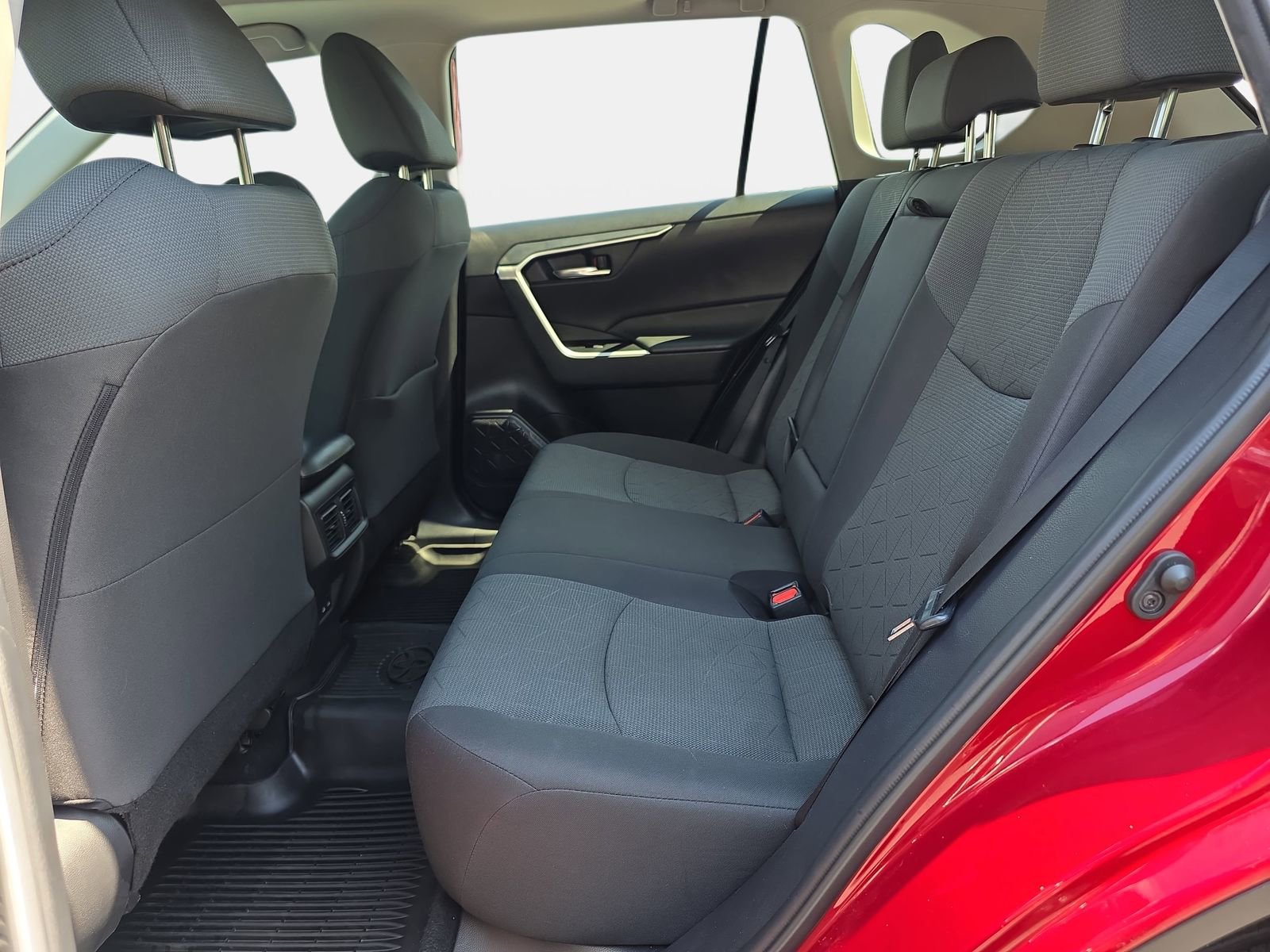 Used 2022 Toyota RAV4 XLE w/ Convenience Package AWD/4WD image 14