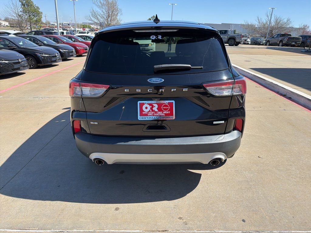 Used 2020 Ford Escape SE image 4
