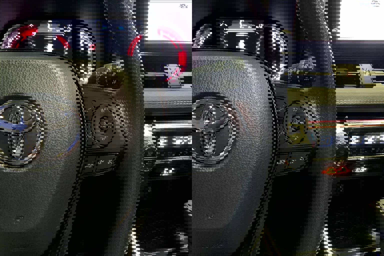 Used 2025 Toyota RAV4 XLE w/ Convenience Package image 24