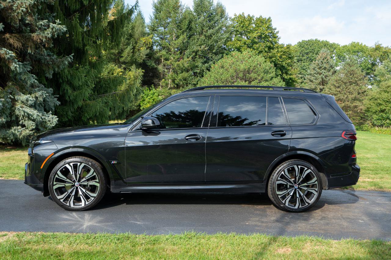 Used 2023 BMW X7 M60i image 6
