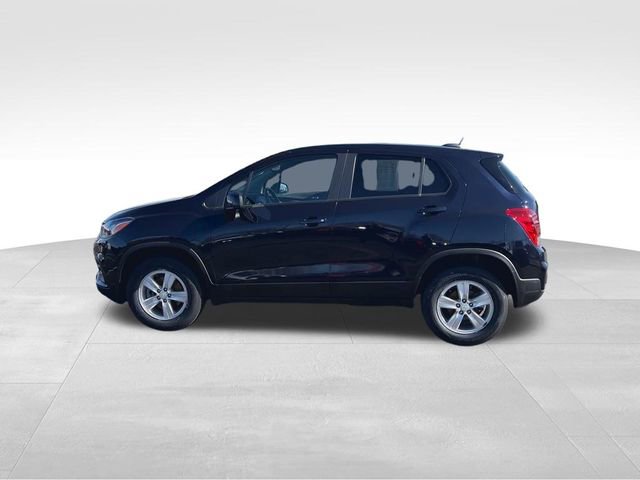 Certified 2022 Chevrolet Trax LS w/ Tint and Cruise Package image 6