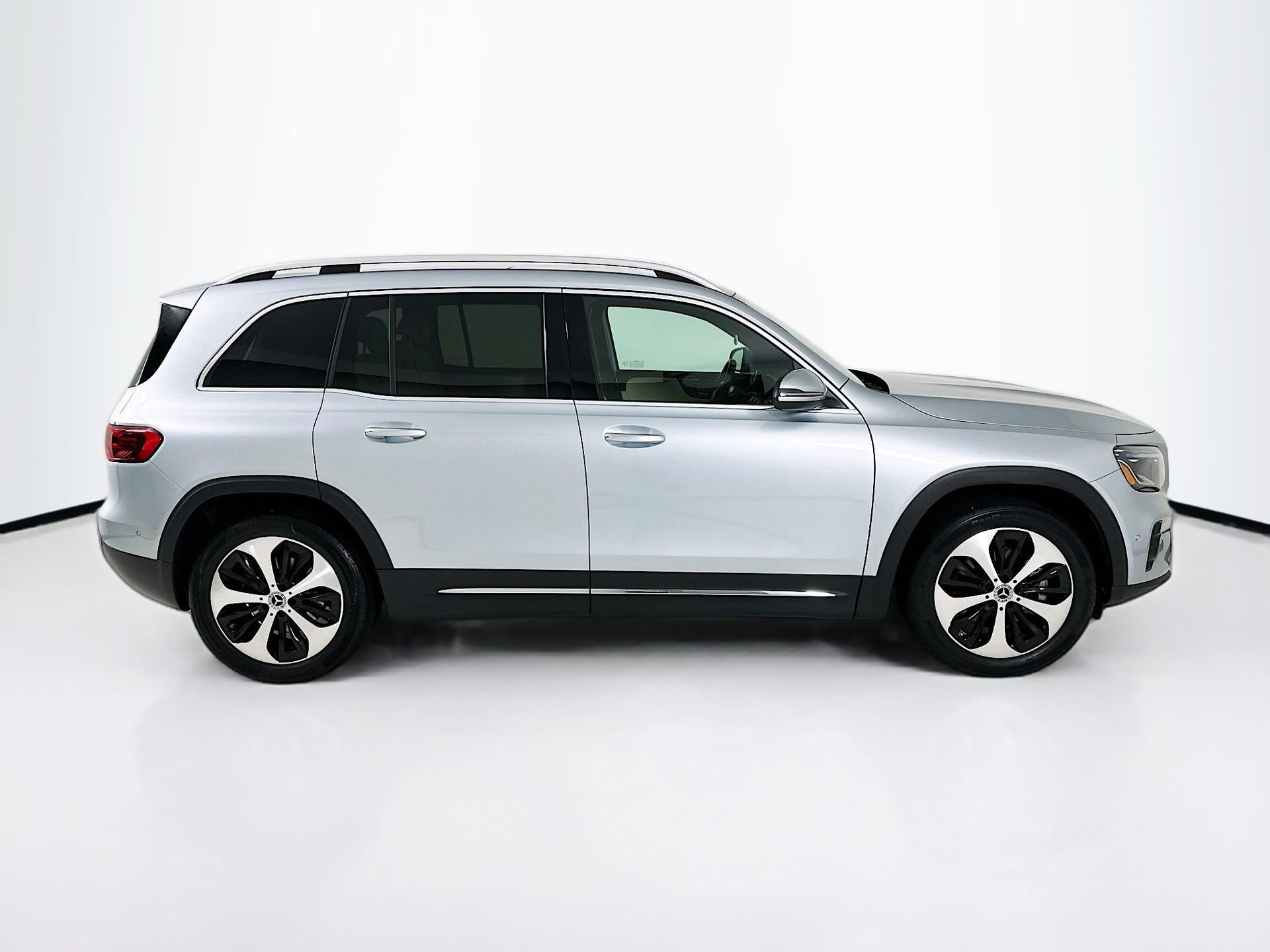 Used 2024 Mercedes-Benz GLB 250 image 9