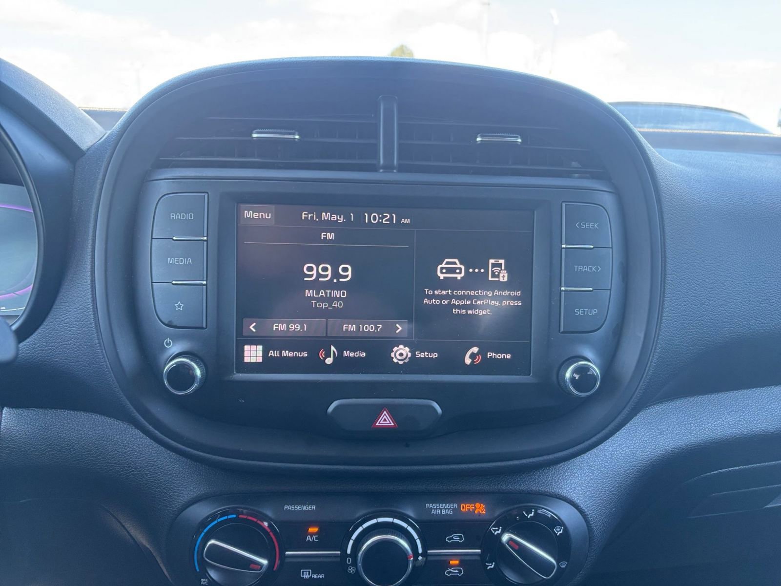Used 2025 Kia Soul LX w/ LX Technology Package FWD image 20