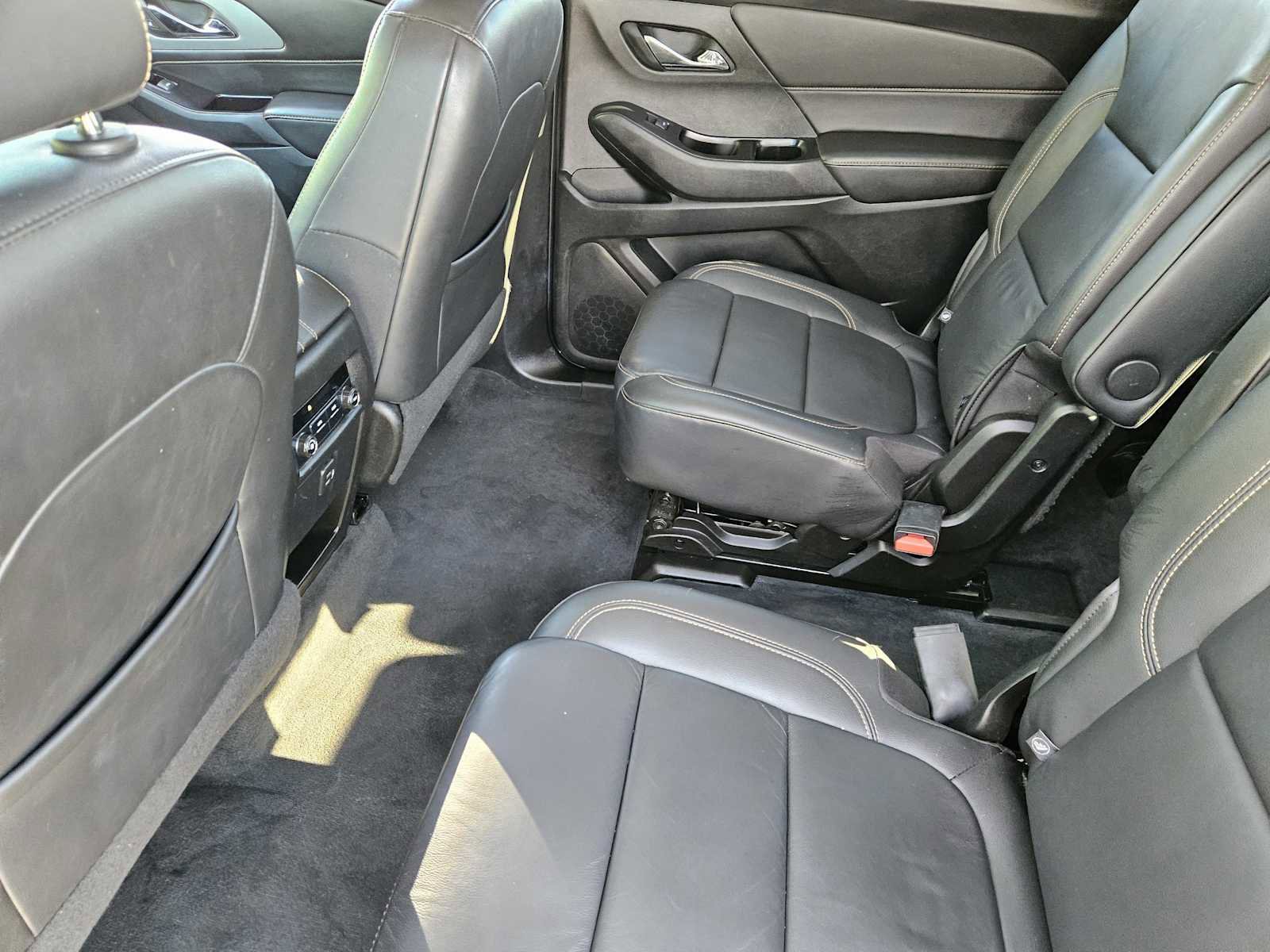 Used 2020 Chevrolet Traverse LT w/ Driver Confidence II Package image 28