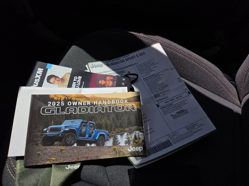 Certified 2025 Jeep Gladiator Sport AWD/4WD image 19