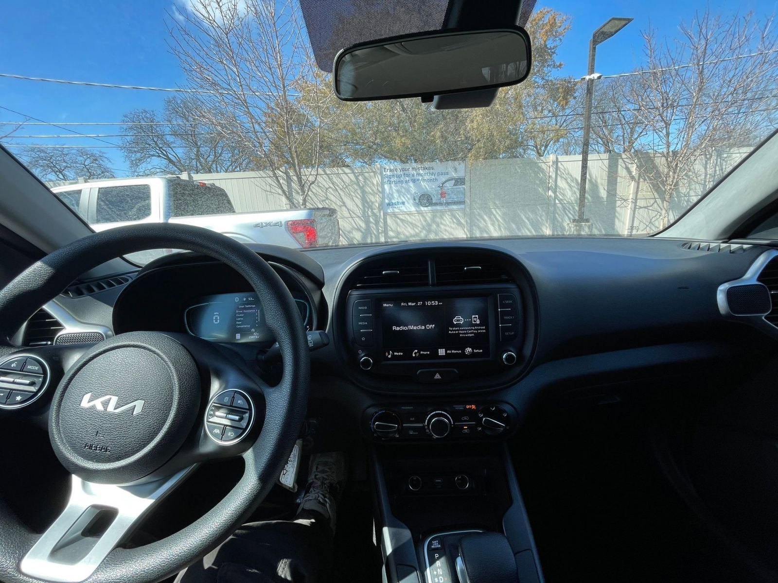 Used 2025 Kia Soul LX w/ LX Technology Package FWD image 31