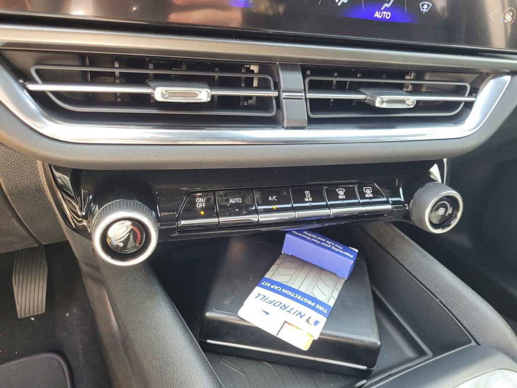 New 2026 Chevrolet Equinox EV LT FWD image 30