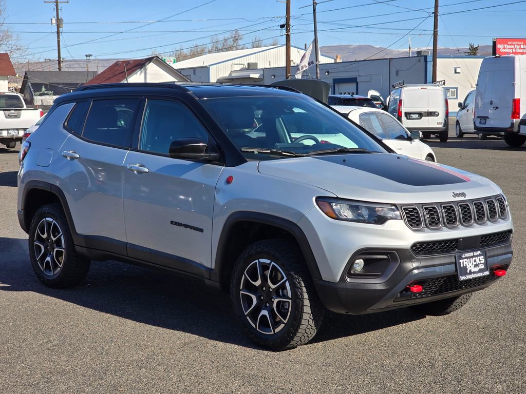 Used 2024 Jeep Compass Trailhawk image 7