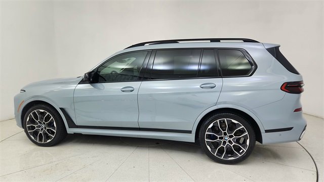 Used 2025 BMW X7 M60i image 4