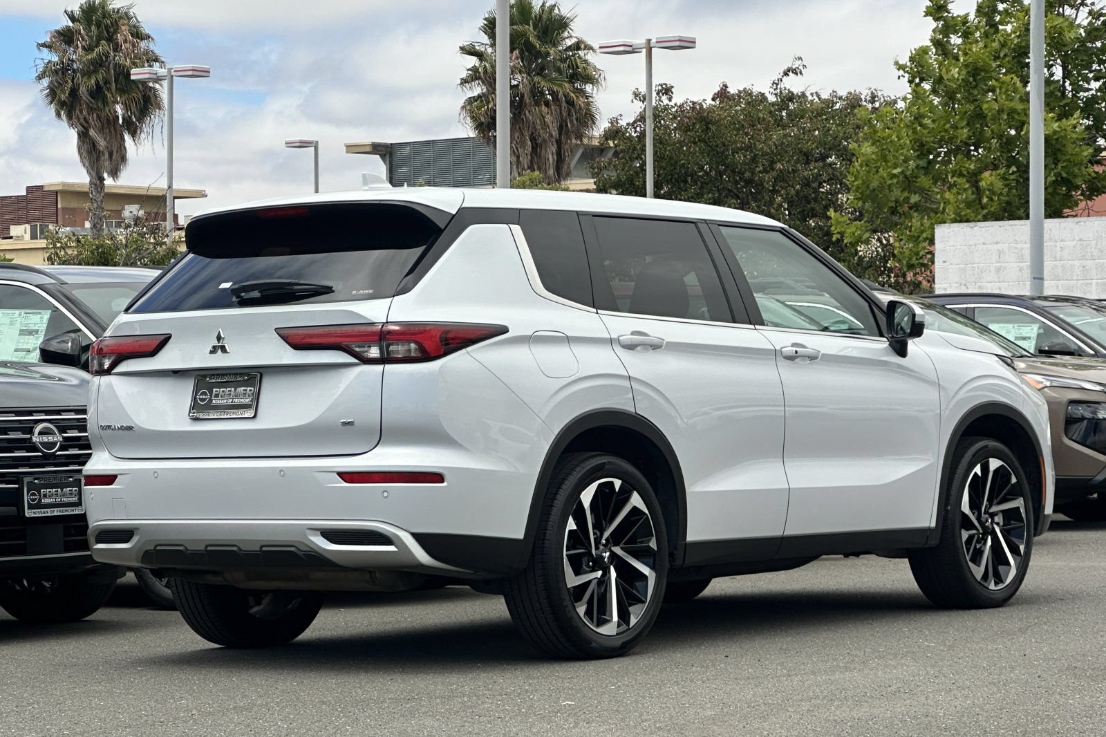Used 2024 Mitsubishi Outlander AWD image 4