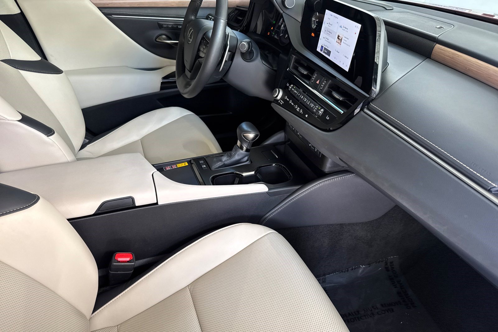 Certified 2024 Lexus ES 300h w/ Premium Package FWD image 18