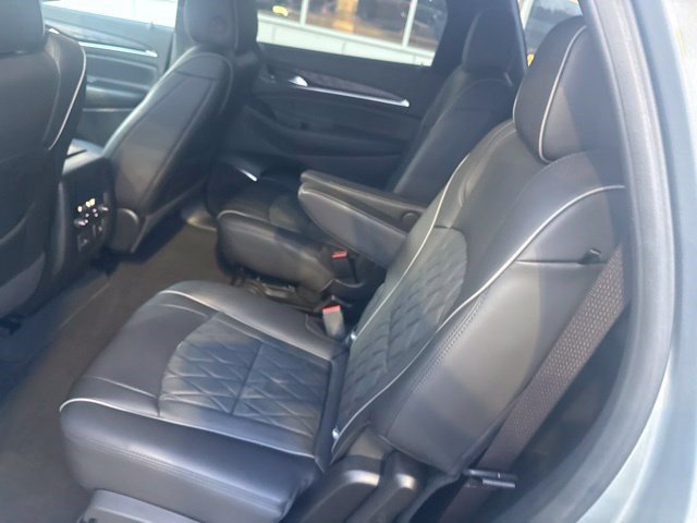 Used 2024 Buick Enclave Avenir AWD/4WD image 11