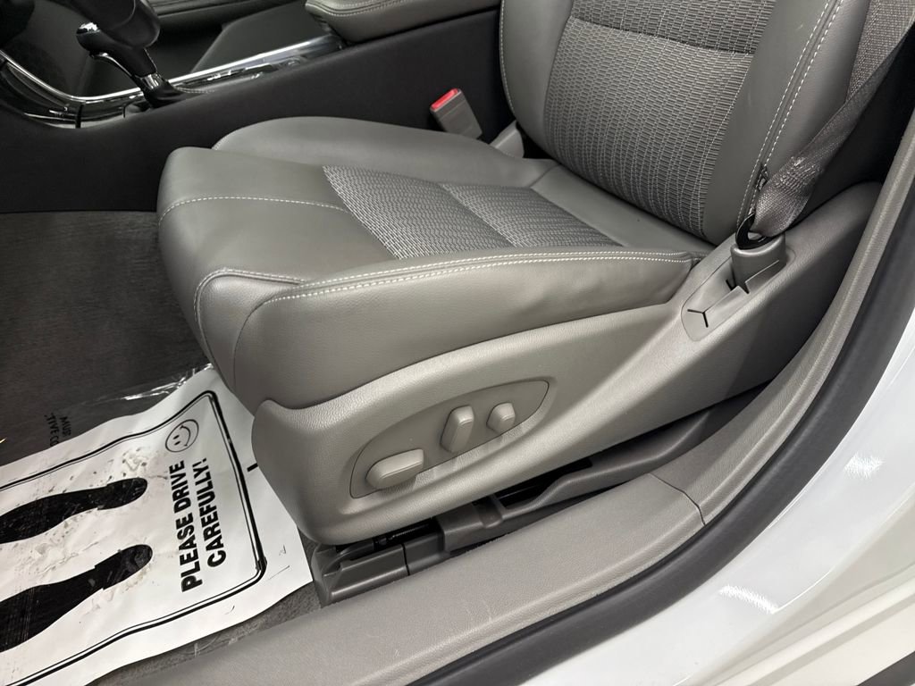 Used 2014 Chevrolet Impala LT w/ Convenience Package image 12