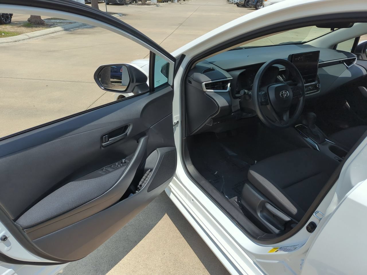 Used 2025 Toyota Corolla LE FWD image 7
